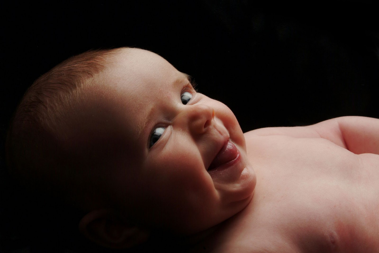 寶寶不同時期的微笑都有秘密